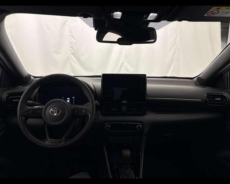 Nouă Toyota Yaris Hybrid Lounge 92 CP (67 kW) 2026 Argintiu Berlinǎ