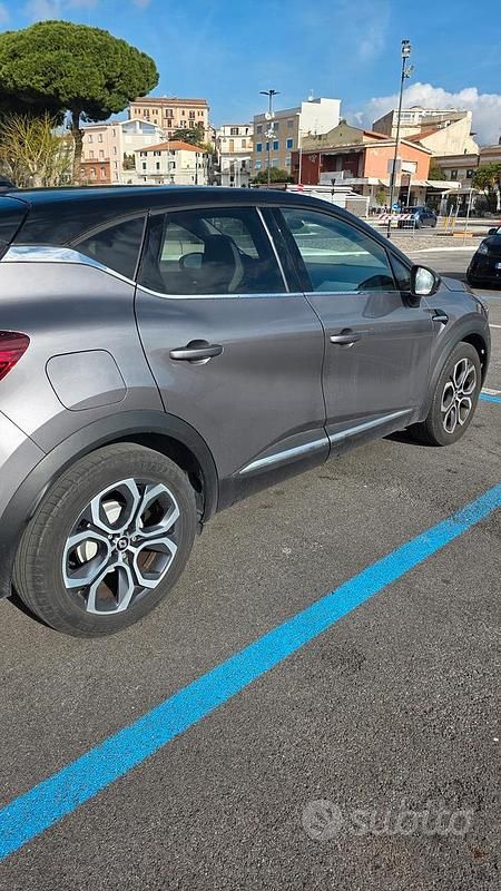 Usata Renault Captur Techno 101 CV (74 kW) 2023 Grigio SUV