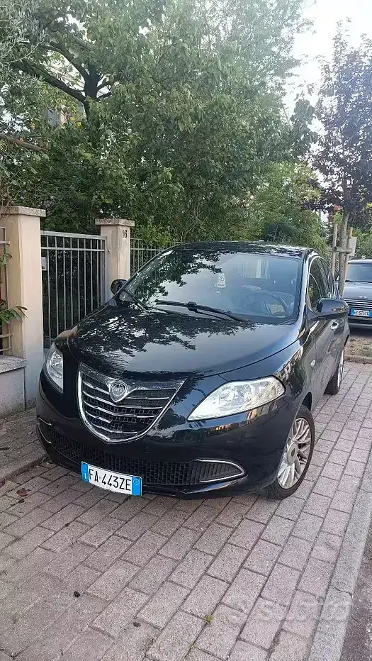 Usata Lancia Ypsilon 69 CV (50 kW) 2015 Nero Utilitaria