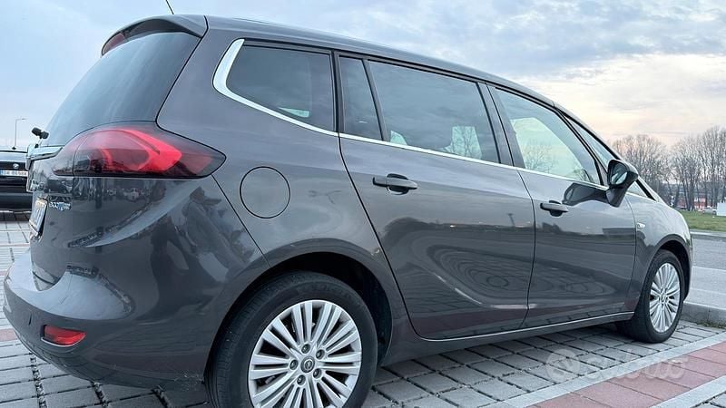 Usata Opel Zafira 2014 Grigio Monovolume