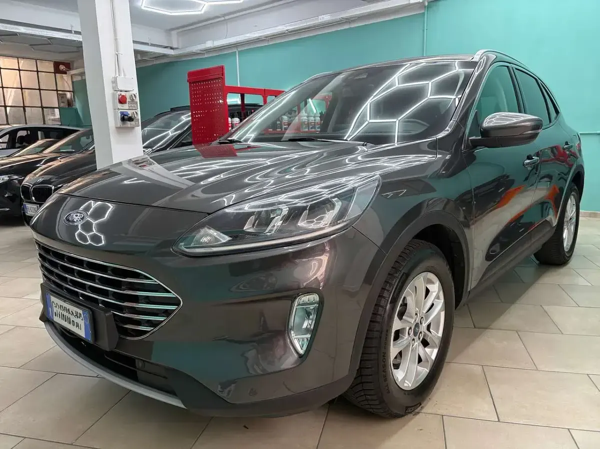 Usata Ford Kuga Titanium 120 CV (88 kW) 2021 Grigio SUV