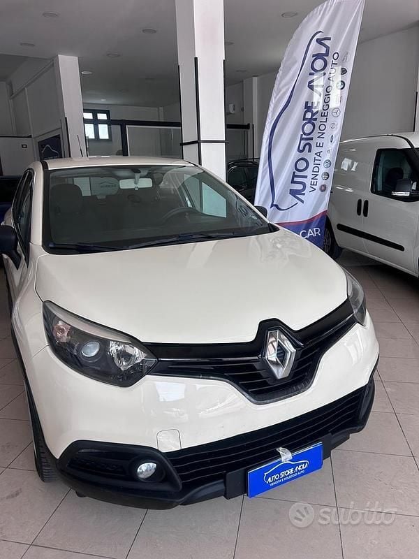 Usata Renault Captur Iconic 90 CV (66 kW) 2016 Beige SUV