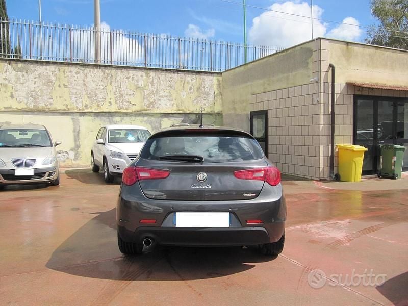 Usata Alfa Romeo Giulietta Progression 120 CV (88 kW) 2015 Grigio Utilitaria