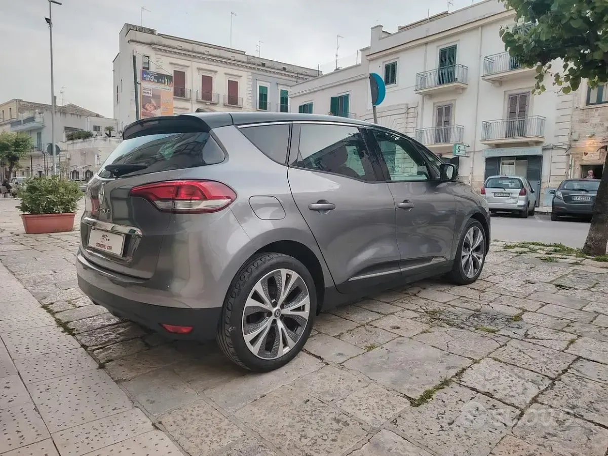 Usata Renault Scénic Intens 110 CV (80 kW) 2017 Grigio Monovolume