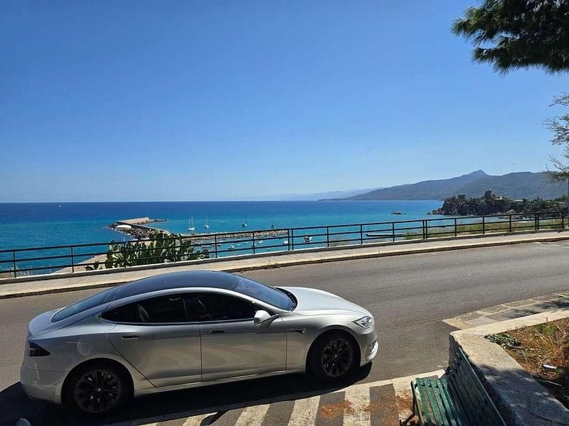 Usata Tesla Model S 135 kW (184 CV) 2018 Argento Utilitaria