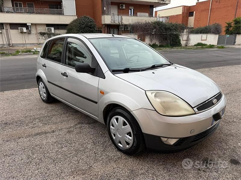 Usata Ford Fiesta 2004 Grigio Utilitaria