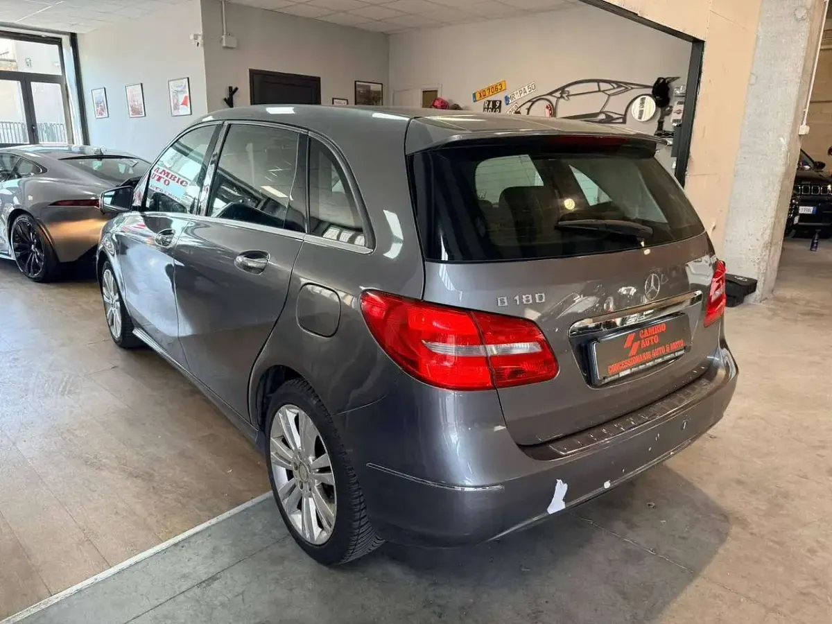 Usata Mercedes B180 Executive 109 CV (80 kW) 2013 Grigio Monovolume