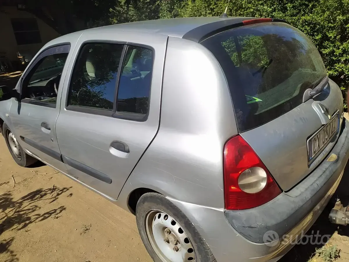 Usata Renault Clio 65 CV (47 kW) 2006 Grigio Utilitaria
