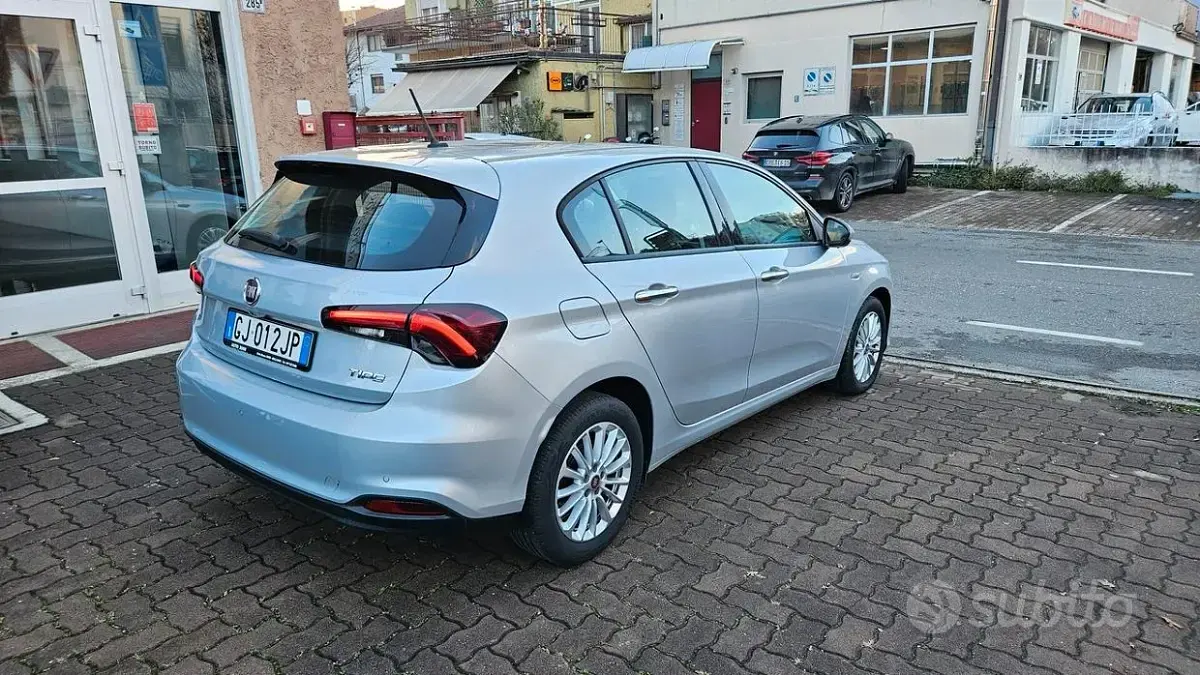 Usata Fiat Tipo Business 95 CV (69 kW) 2022 Argento Berlina