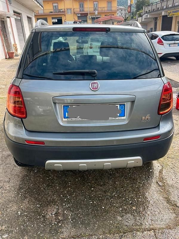 Usata Fiat Sedici 135 CV (99 kW) 2013 Grigio SUV