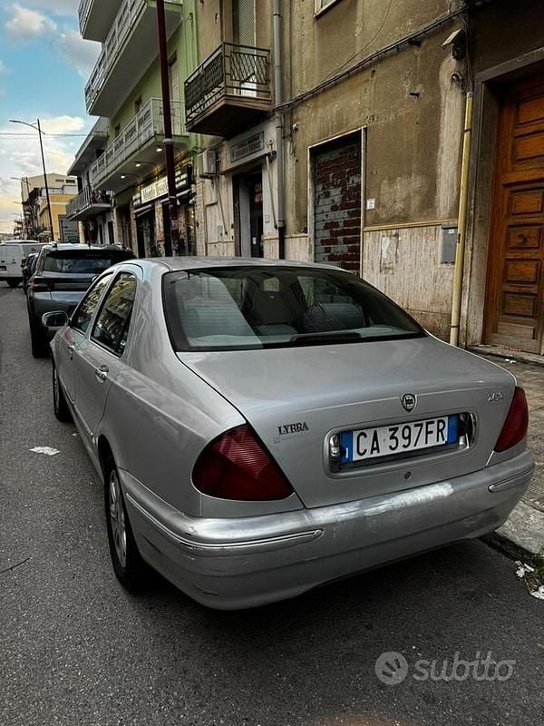 Usata Lancia Lybra 150 CV (110 kW) 2002 Grigio Berlina