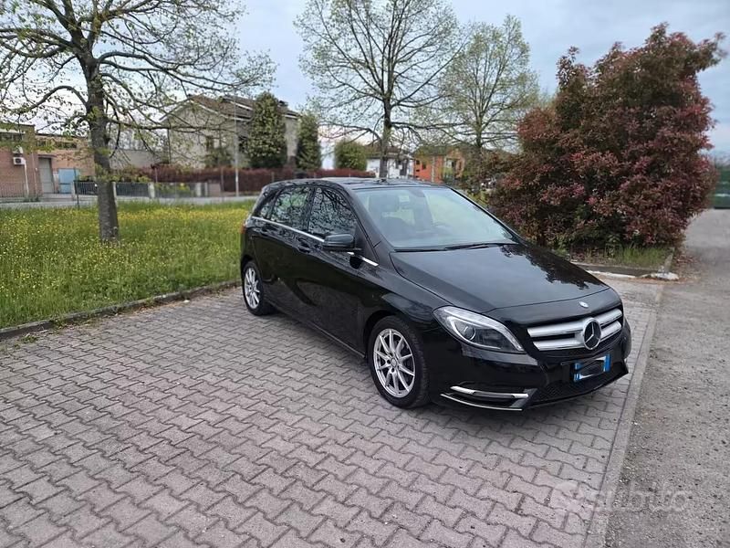 Usata Mercedes B200 Premium 136 CV (100 kW) 2014 Nero Monovolume