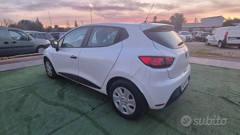 Käytetty Renault Clio IV Life 75 HP (55 kW) 2019 Valkoinen Sedan