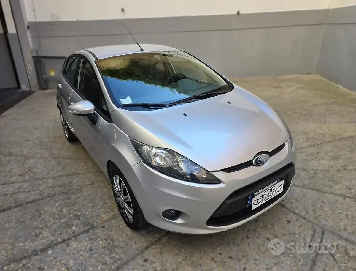 Second-hand Ford Fiesta 96 CP (70 kW) 2010 Gri Hatchback