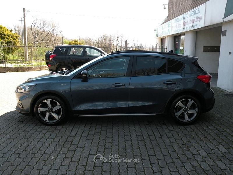 Usata Ford Focus Active 125 CV (91 kW) 2022 Blu Berlina