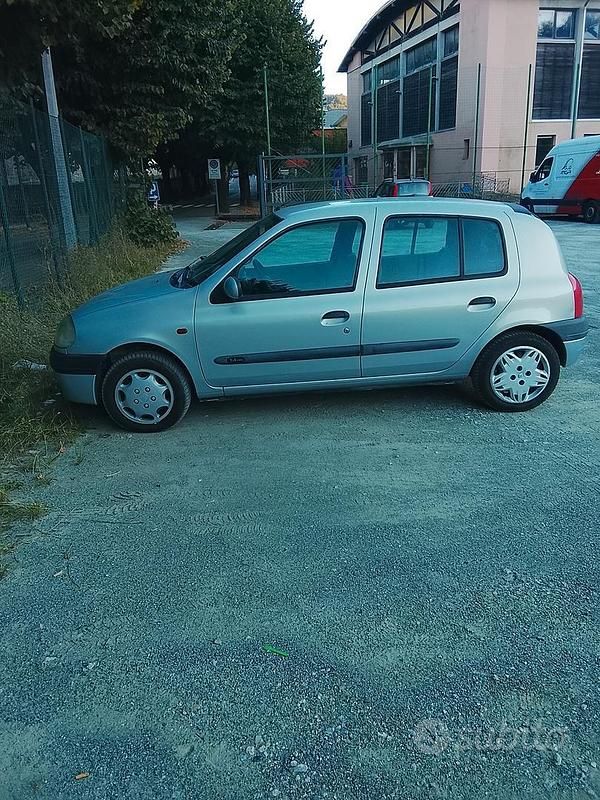 Usata Renault Clio II 2002 Blu Berlina