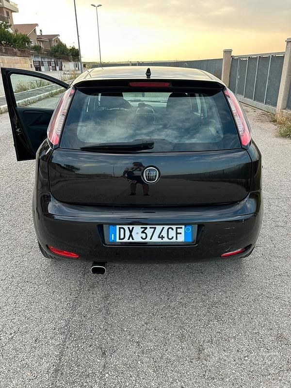 Usata Fiat Grande Punto 90 CV (66 kW) 2009 Nero Utilitaria