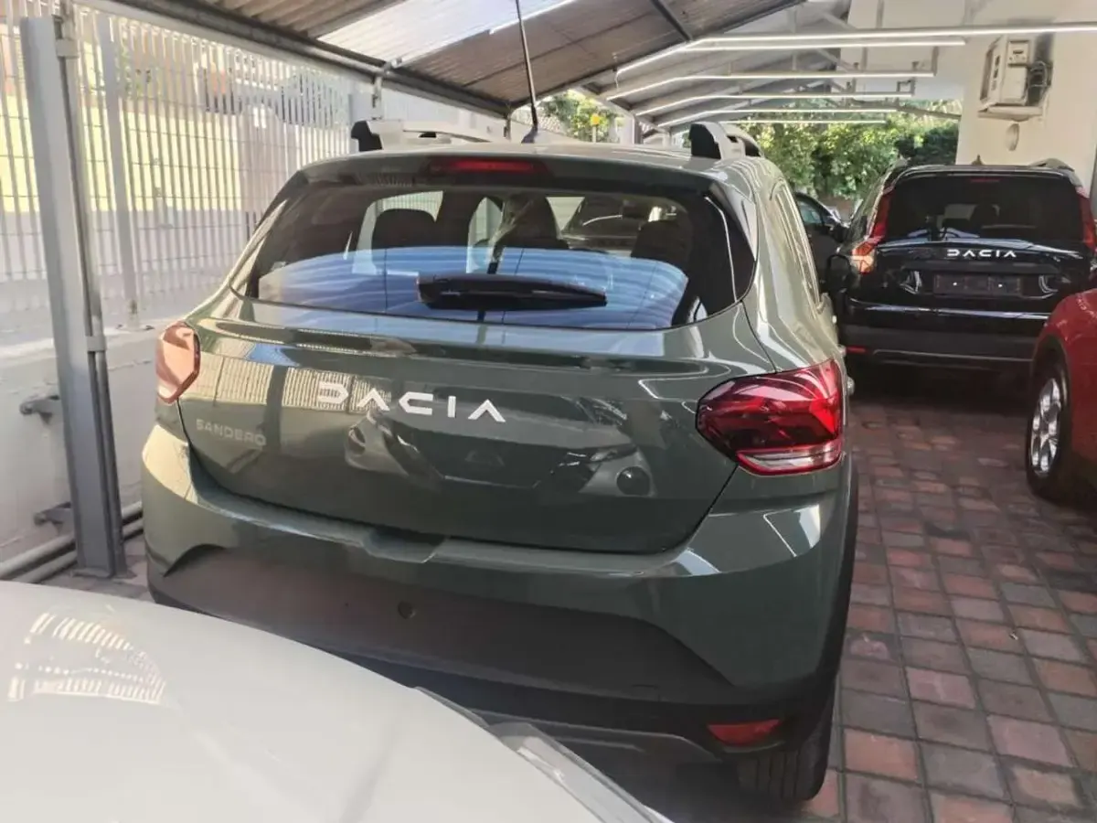 Usata Dacia Sandero Expression 101 CV (74 kW) 2024 Verde Berlina