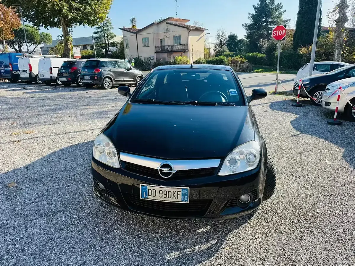 Brugt Opel Tigra Sport 90 HK (66 kW) 2006 Sort Cabriolet