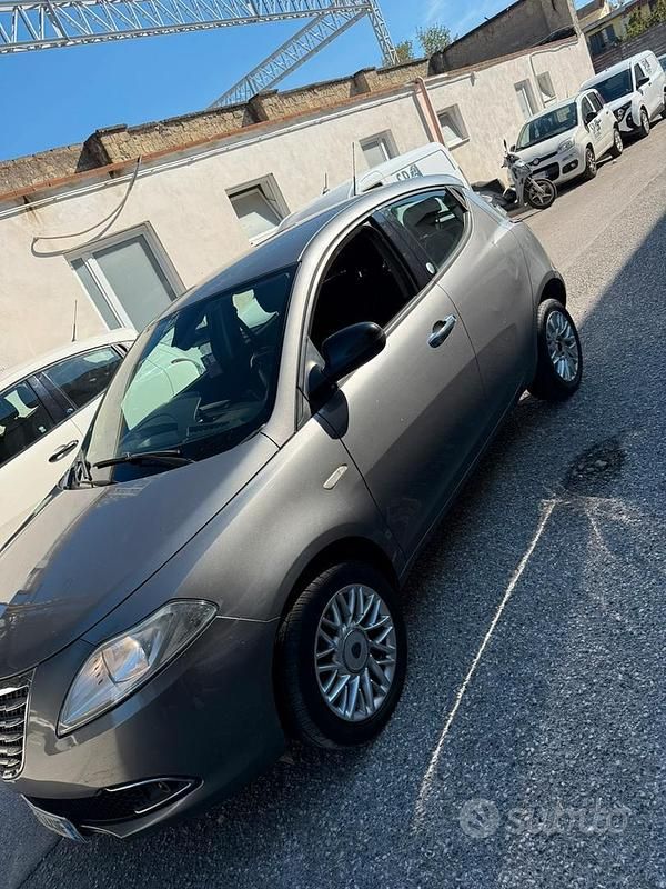 Usata Lancia Ypsilon 80 CV (58 kW) 2013 Utilitaria