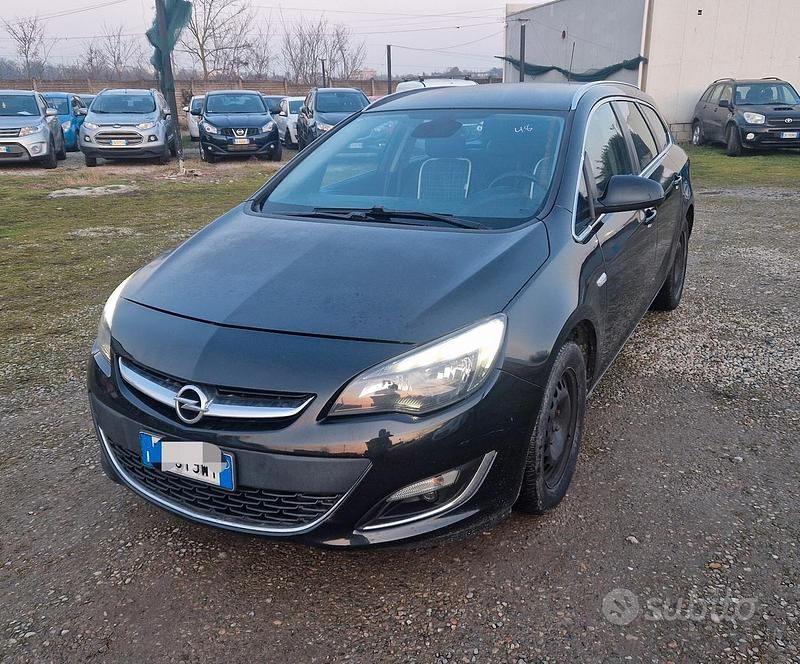 Usata Opel Astra Cosmo 110 CV (80 kW) 2014 Nero Station wagon