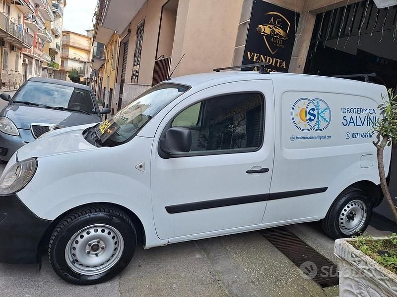 Usata Renault Kangoo 90 CV (66 kW) 2010 Bianco Monovolume
