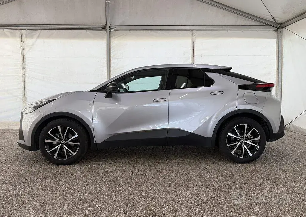 Usata Toyota C-HR Trend 140 CV (102 kW) 2024 Argento SUV