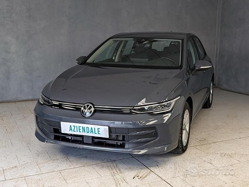 Usata VW Golf VIII Life 116 CV (85 kW) 2025 Grigio Berlina