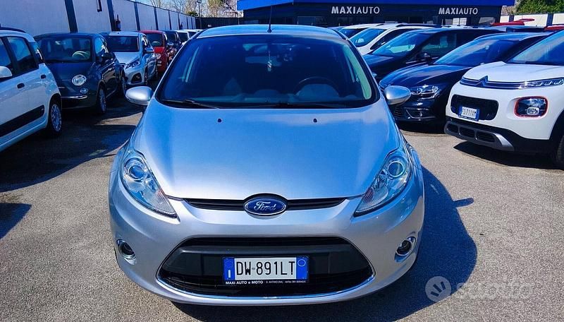 Usata Ford Fiesta Titanium 90 CV (66 kW) 2009 Grigio Utilitaria