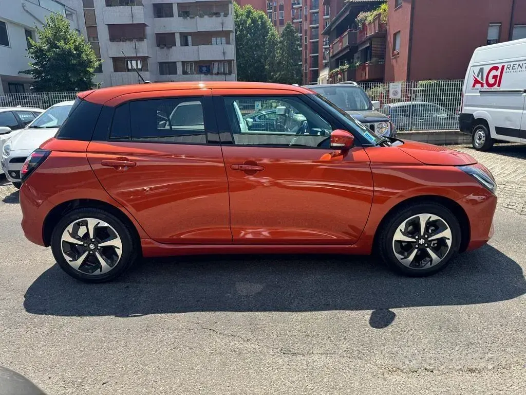 Usata Suzuki Swift 83 CV (61 kW) 2025 Arancione Utilitaria