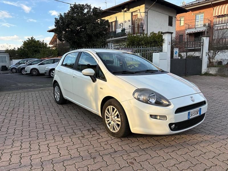 Usata Fiat Punto Street 85 CV (62 kW) 2014 Bianco Utilitaria