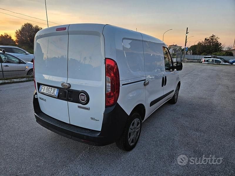 Usata Fiat Doblò 90 CV (66 kW) 2015 Bianco Monovolume