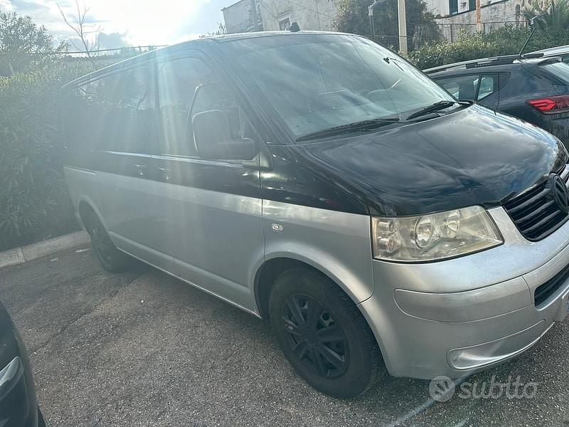 Usata VW Caravelle 102 CV (75 kW) 2007 Nero Furgone