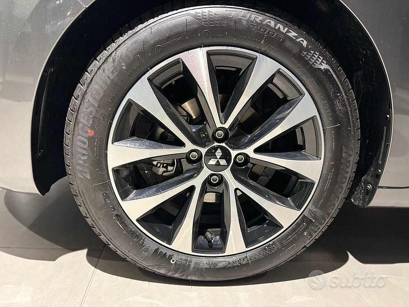 Nuova Mitsubishi Colt Invite 100 CV (73 kW) 2025 Grigio Berlina