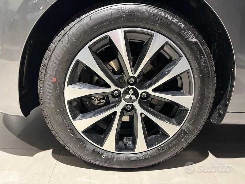 Nuova Mitsubishi Colt Invite 101 CV (74 kW) 2025 Grigio Berlina