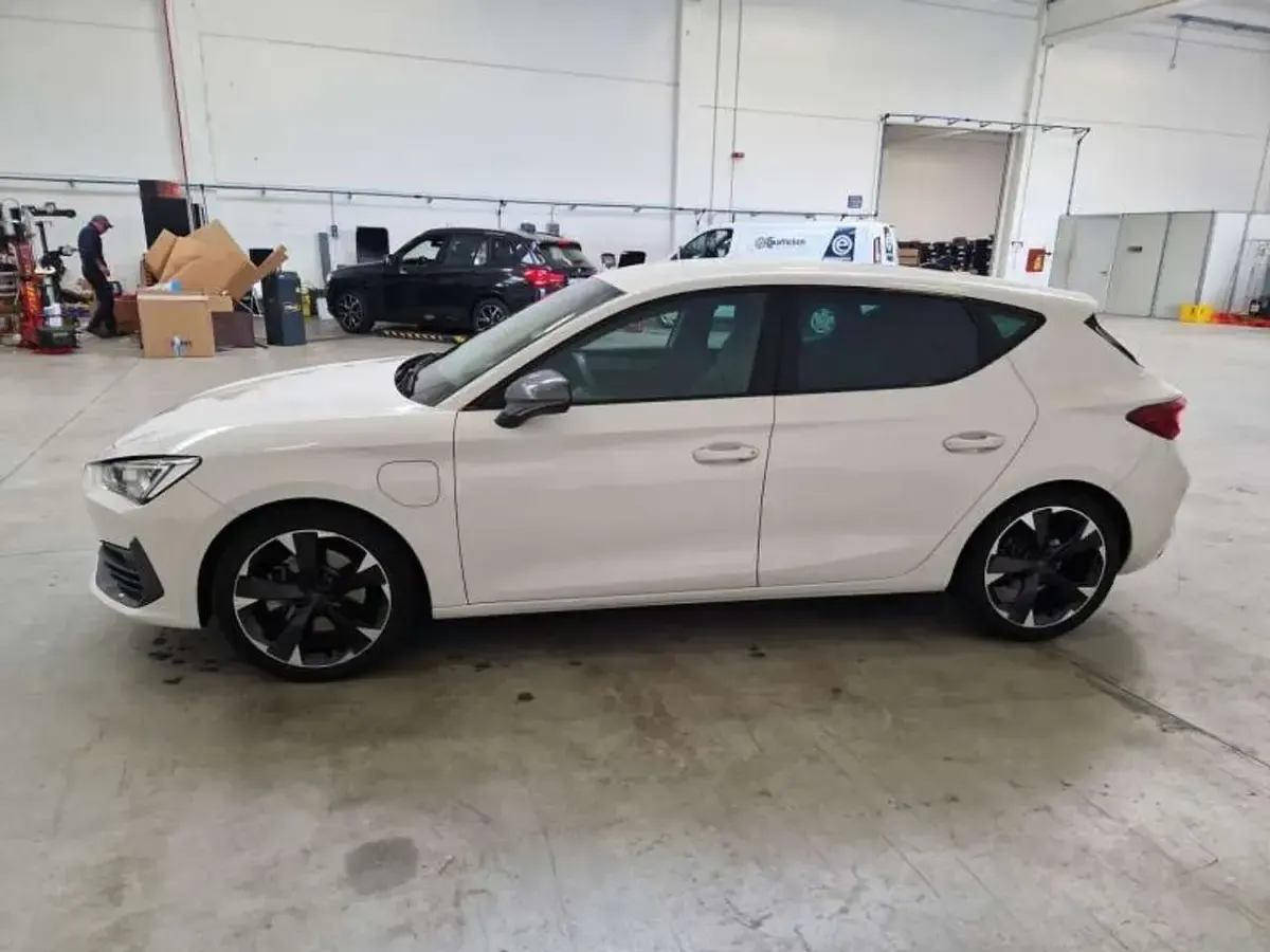 Usata Cupra Leon 150 CV (110 kW) 2023 Bianco Berlina