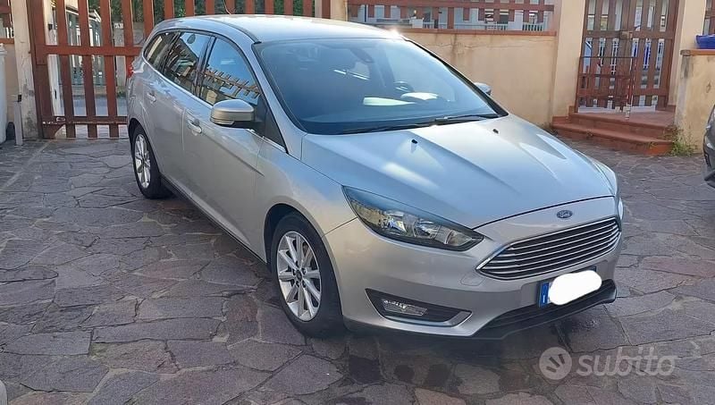 Begagnad Ford Focus 120 HK (88 kW) 2015 Grå Kombi