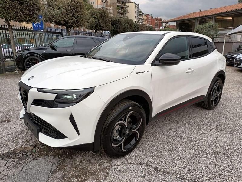 Bianco Usata 2024 Alfa Romeo Junior Edizione Speciale SUV | 29.470 € (Ottimo prezzo) - Immagine 1/4