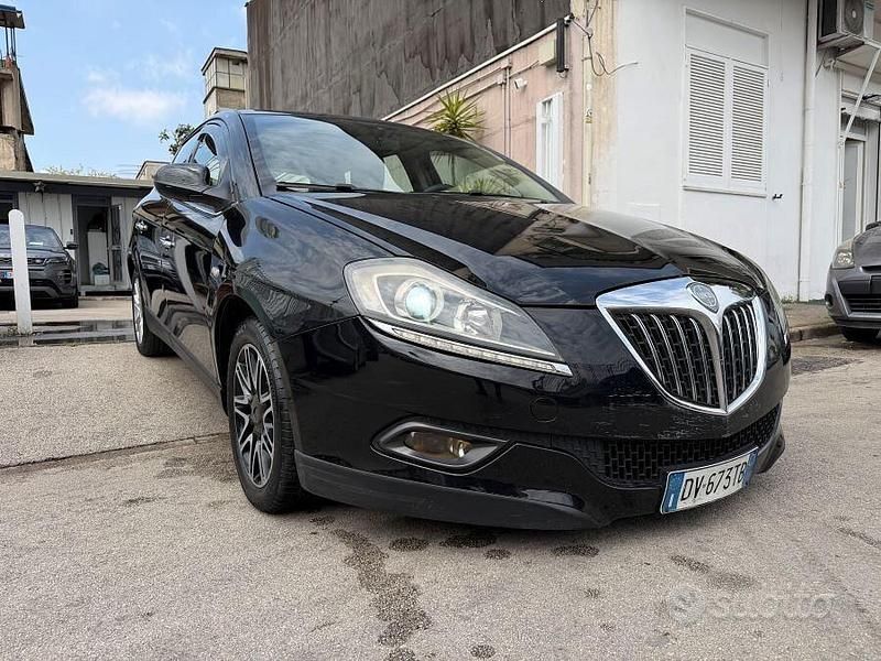 Begagnad Lancia Delta 120 HK (88 kW) 2010 Svart Halvkombi