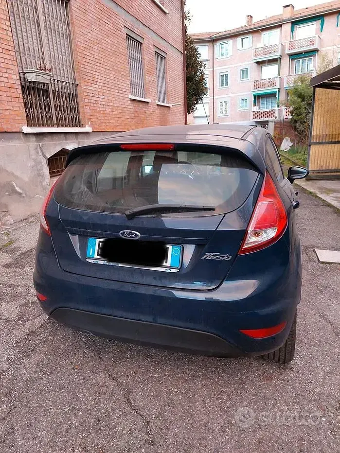 Usata Ford Fiesta 75 CV (55 kW) 2015 Blu Utilitaria
