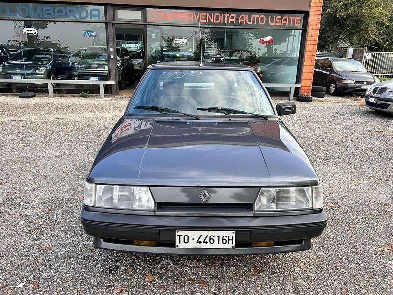 Usata Renault R9 54 CV (39 kW) 1988 Grigio Berlina