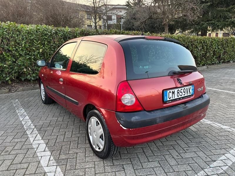 Usata Renault Clio II 74 CV (54 kW) 2004 Rosso Berlina