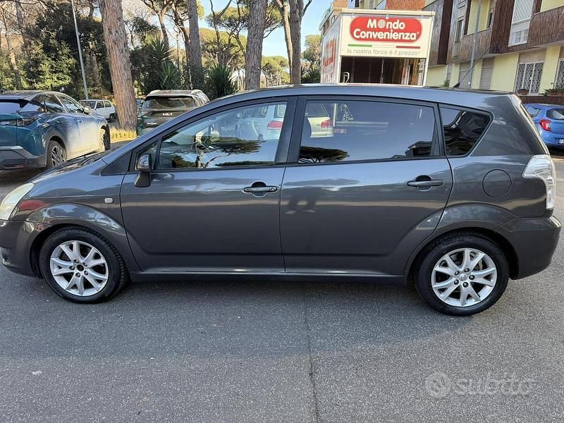 Usata Toyota Corolla Verso 136 CV (100 kW) 2009 Grigio Monovolume