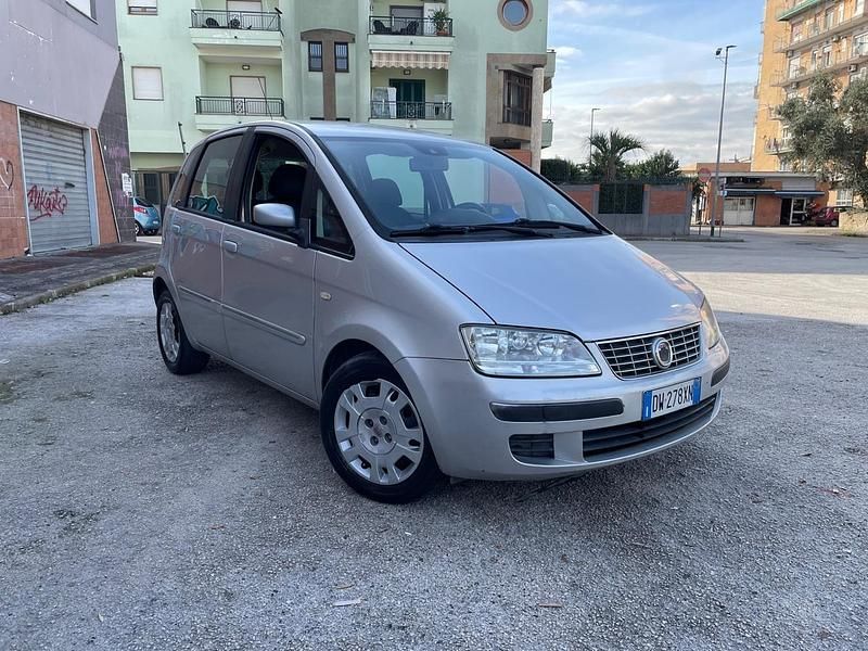 Usata Fiat Idea 80 CV (58 kW) 2009 Argento Monovolume