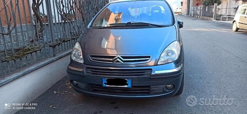 Grigio Usata 2004 Citroën Xsara Picasso Monovolume | 2000 € - Immagine 1/4