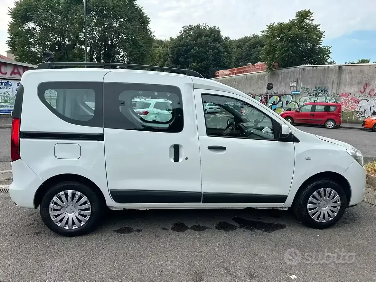 Gebraucht Dacia Dokker 102 PS (75 kW) 2017 Weiß Van / Kleinbus