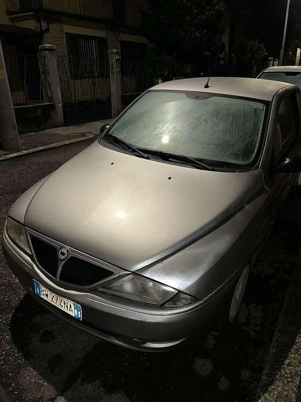 Usata Lancia Ypsilon 60 CV (44 kW) 2001 Utilitaria