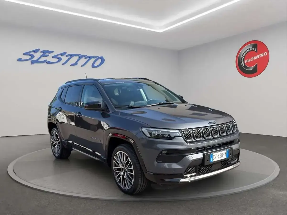Usata Jeep Compass Summit 131 CV (96 kW) 2025 Grigio SUV