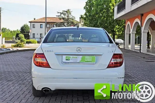 Usata Mercedes C220 Elegance 170 CV (125 kW) 2011 Bianco Berlina