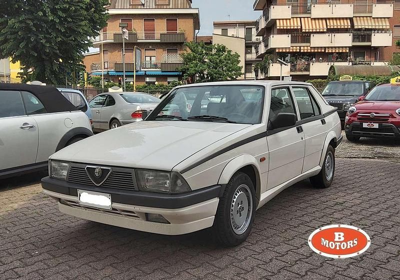 Usata Alfa Romeo 75 148 CV (108 kW) 1987 Bianco Berlina